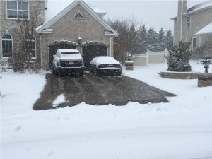 Cum să păstrați o alee sau un trotuar fără zăpadă și gheață